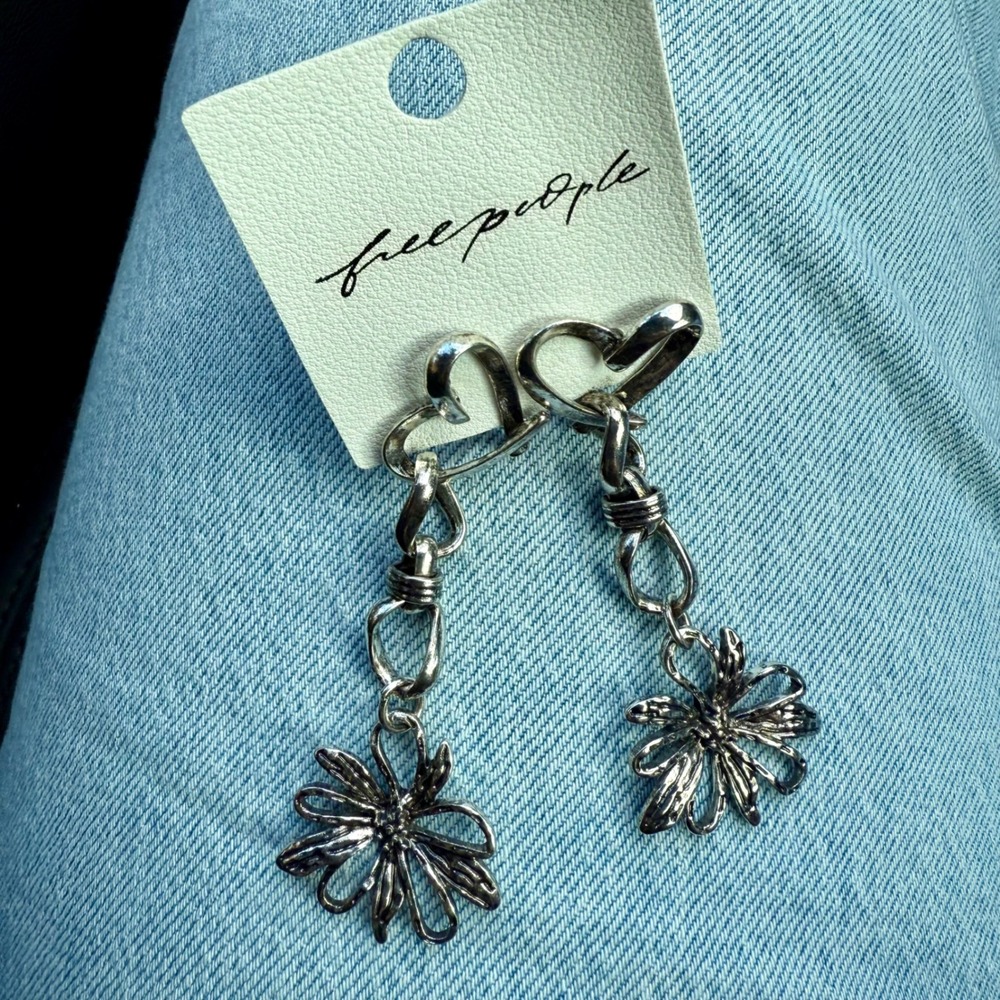 Free People Silver Tone Heart Floral‎ Dangle Earrings NEW